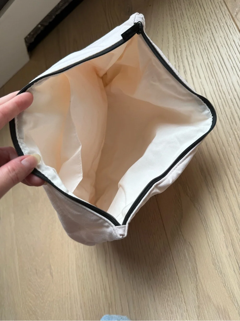 CHANEL Beauté Light Pink Dust Bag with Black Logo
